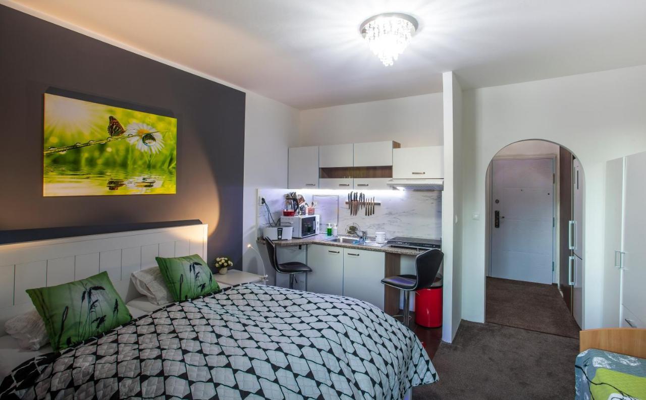Studio Apartment Petrzalka Air-Conditioned 24H Check-In Bratislava Ngoại thất bức ảnh